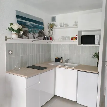 Bord De Avec Jardin Apartment