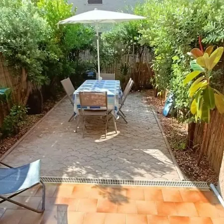 Bord De Avec Jardin Apartment *