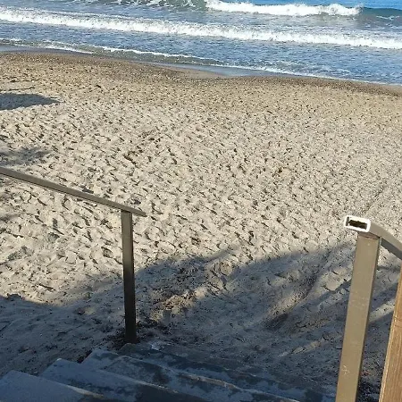 Bord De Avec Jardin Les Lecques